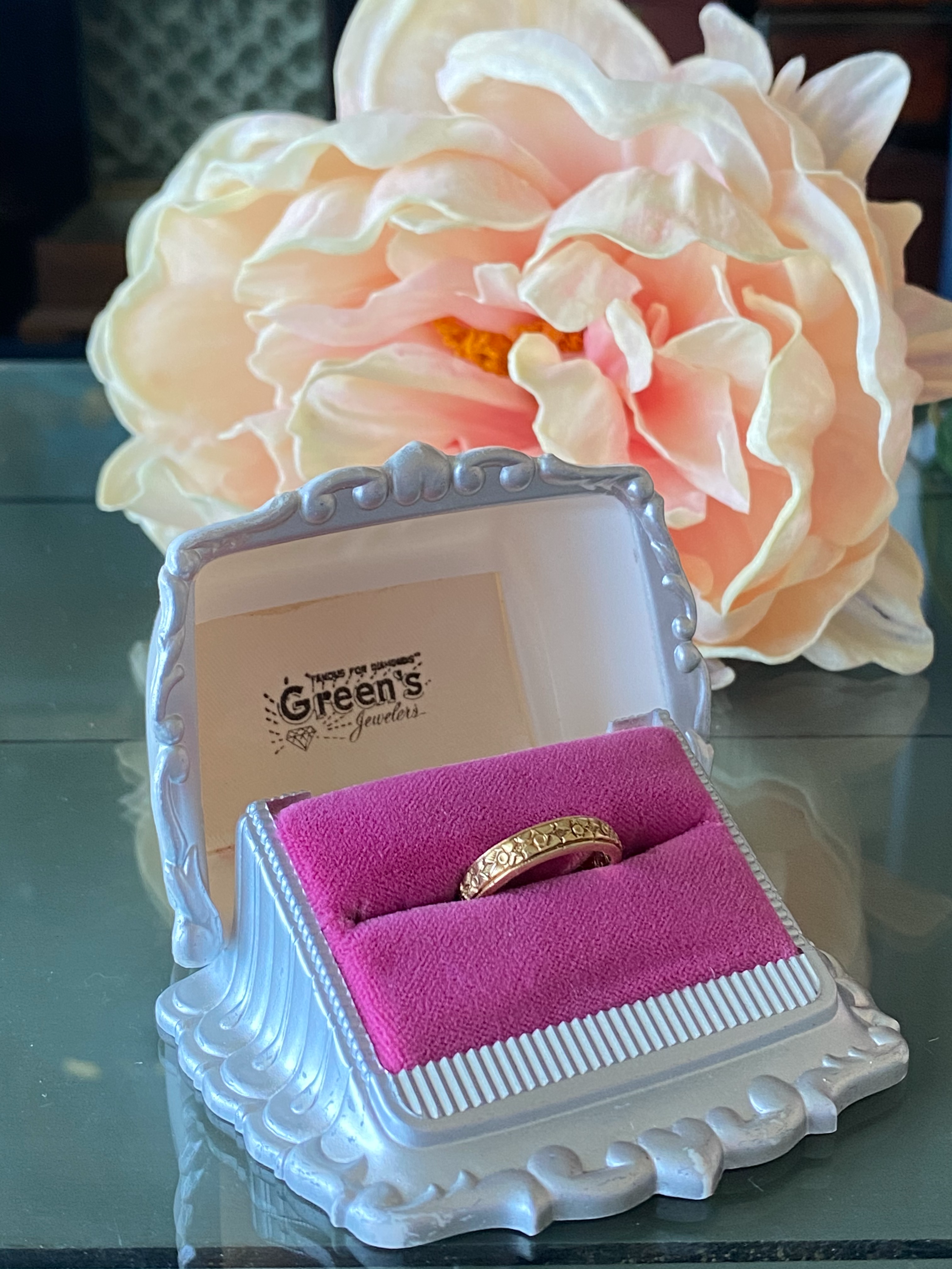 Retro Mid Century Two Tone Celluloid Ring Presentation Box