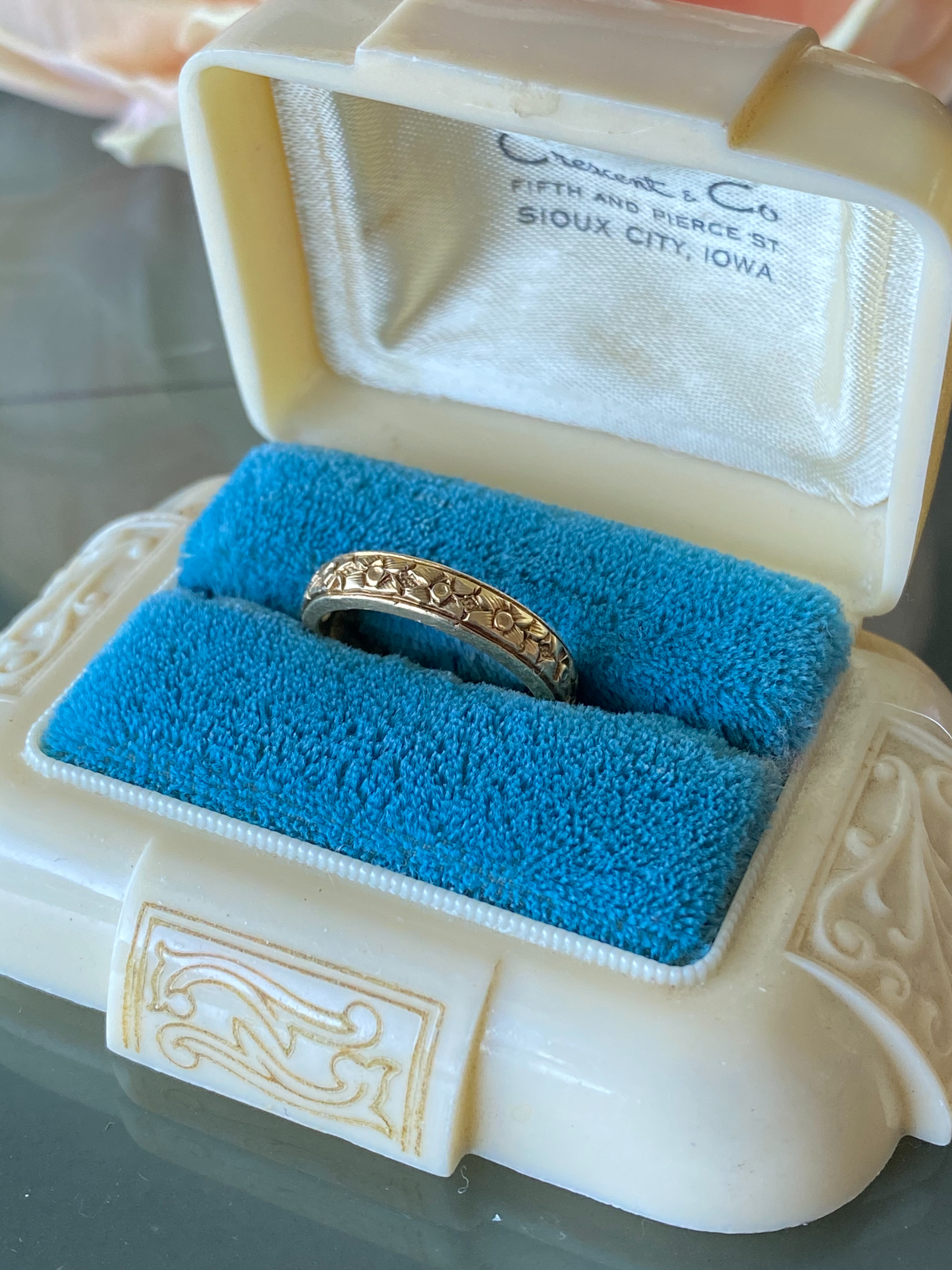 Celluloid outlet ring box